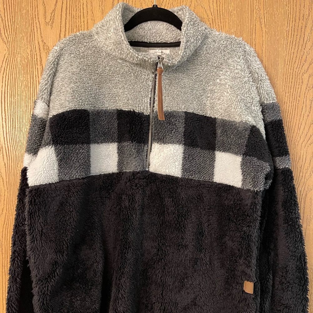 NEW Maurices Fleece/Sherpa Black and White Pullover